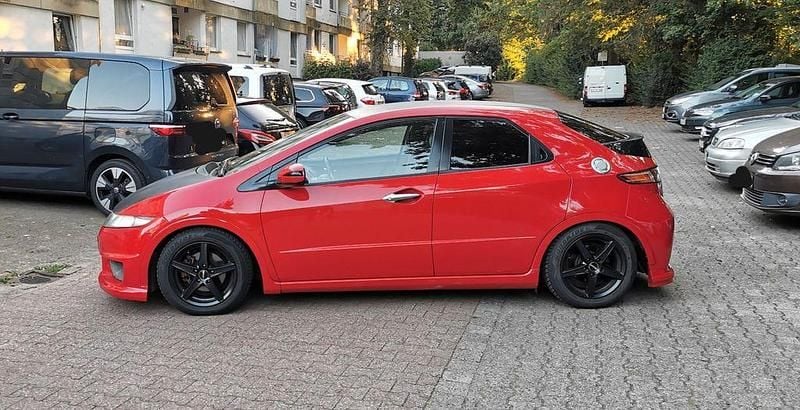 Rot Gebraucht 2009 Honda Civic Sport Limousine | 5.490 € (Etwas zu teuer) - Bild 1/4