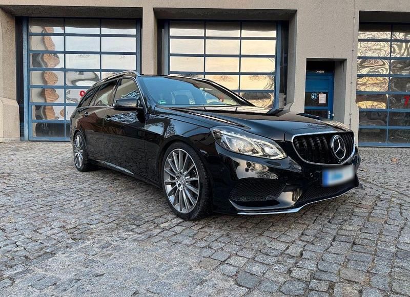 Gebraucht Mercedes E220 AMG 170 PS (125 kW) 2015 Schwarz Kombi