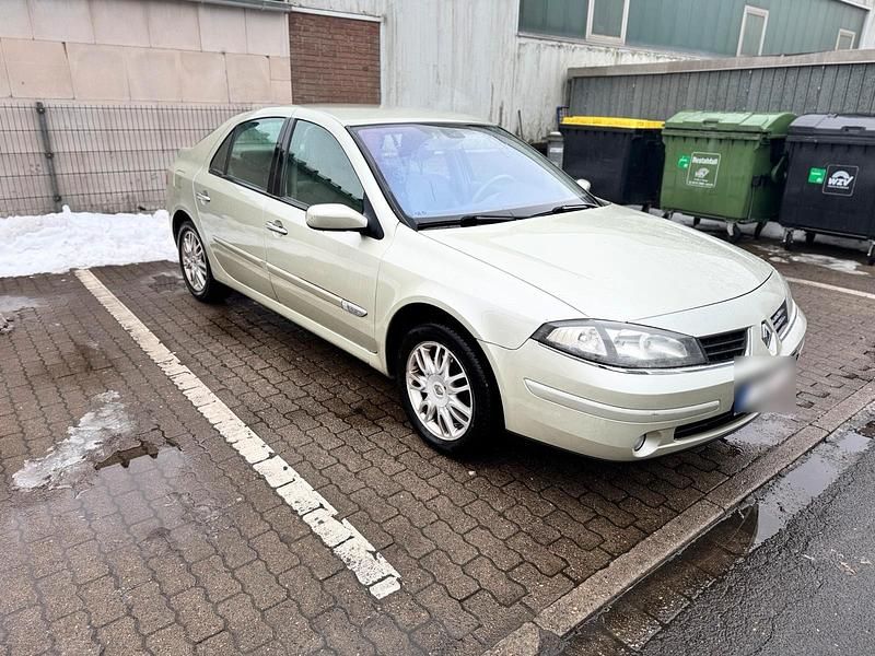 Gebraucht Renault Laguna II 135 PS (99 kW) 2006 Gold Limousine