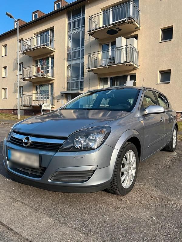 Second-hand Opel Astra 110 CP (80 kW) 2004 Gri Coupe