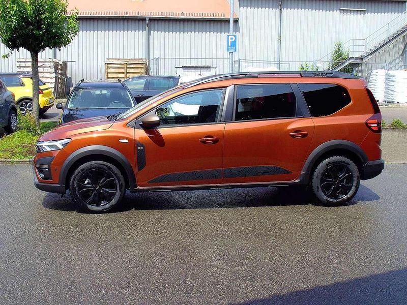 Neu Dacia Jogger Extreme 110 PS (80 kW) 2025 Terracottabraun metallic Van / Kleinbus