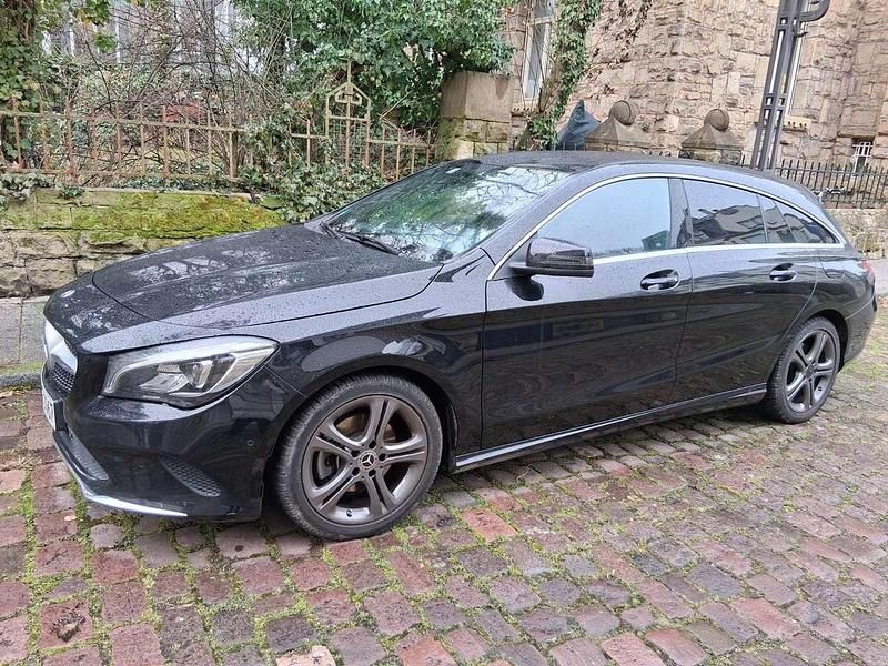 Schwarz Gebraucht 2017 Mercedes CLA200 Shooting Brake Kombi | 14.900 € (Guter Preis) - Bild 1/3