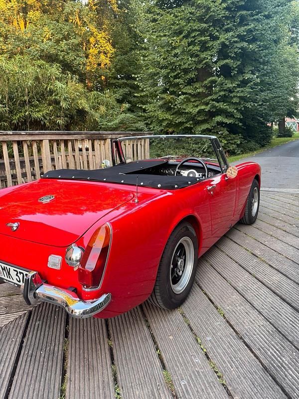 Rot Gebraucht 1972 MG Midget Cabrio | 13.900 € - Bild 1/4