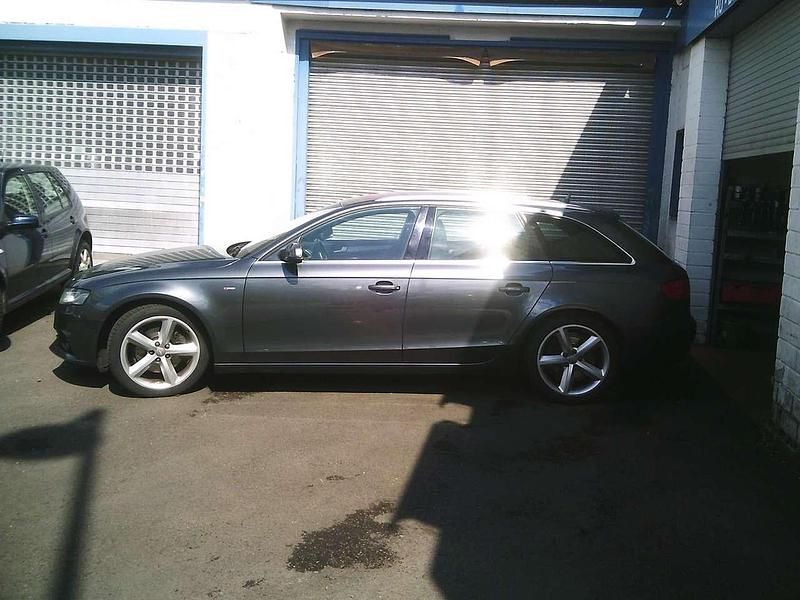 Gebraucht Audi A4 S-Line 120 PS (88 kW) 2010 Daytonagrau perleffekt Kombi