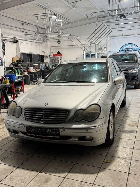 Schwarz Gebraucht 2003 Mercedes C220 Elegance Limousine | 2.550 € (Superpreis) - Bild 1/4