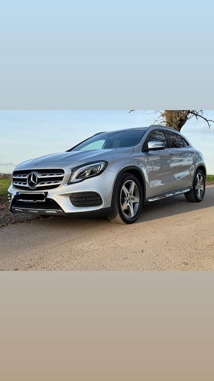 Silber Gebraucht 2019 Mercedes GLA200 AMG SUV | 20.399 € (Guter Preis) - Bild 1/4