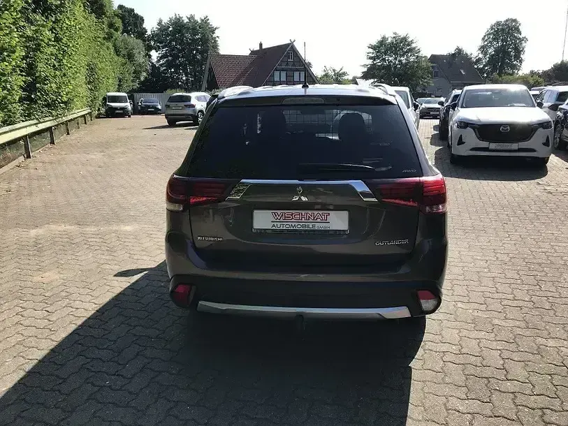 Gebraucht Mitsubishi Outlander 150 PS (110 kW) 2016 Granit braun SUV