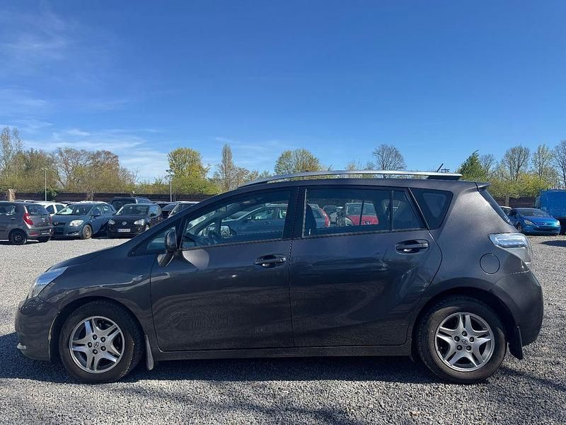 Gebraucht Toyota Verso Basis 126 PS (92 kW) 2011 Grau Van / Kleinbus