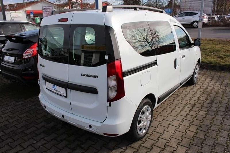 Gebraucht Dacia Dokker Comfort 131 PS (96 kW) 2020 Arktisweiß Van / Kleinbus