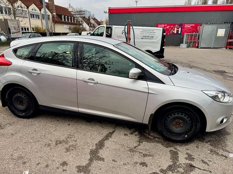 Gebraucht Ford Focus 125 PS (91 kW) 2012 Silber Limousine