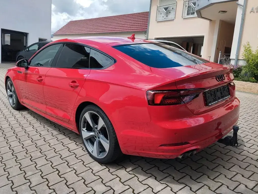 Gebraucht Audi A5 Sportback Sport 190 PS (139 kW) 2020 Rot Kleinwagen