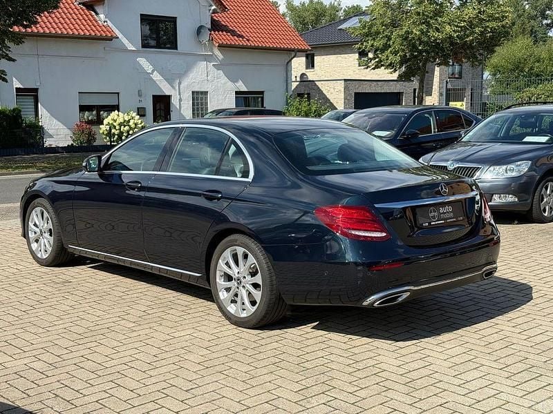 Gebraucht Mercedes E200 184 PS (135 kW) 2017 Blau Limousine