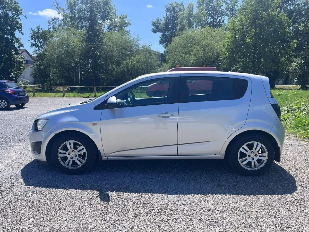 Gebraucht Chevrolet Aveo 101 PS (74 kW) 2011 Silber Kleinwagen