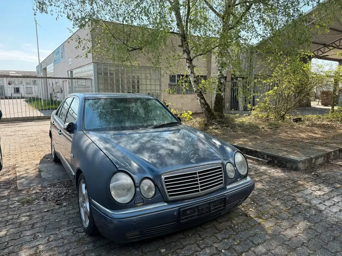 Gebraucht Mercedes E430 279 PS (205 kW) 1998 Blau Limousine
