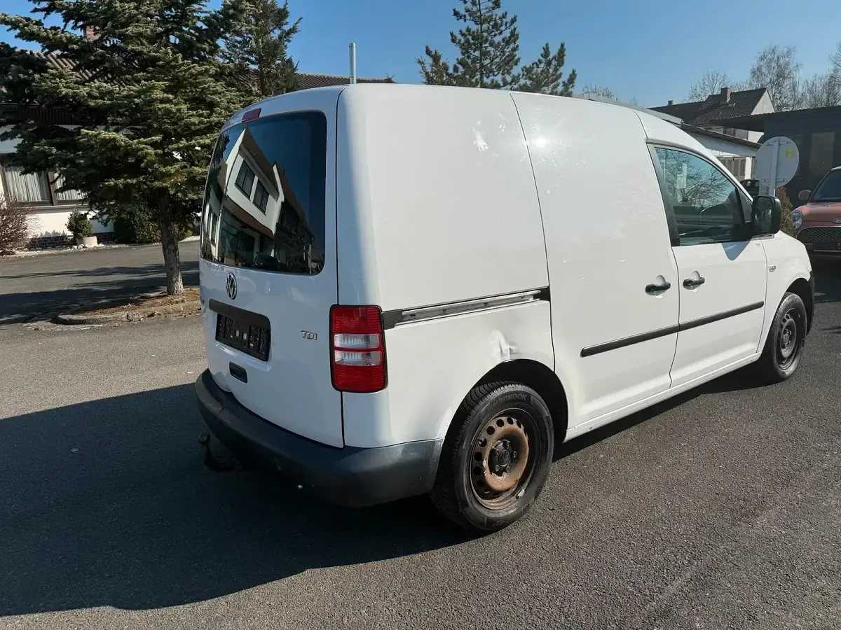 Używany VW Caddy 75 KM (55 kW) 2011 Biały Minivan