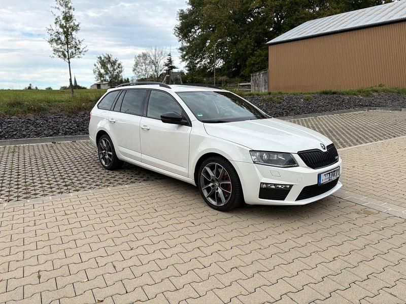 Weiß Gebraucht 2016 Skoda Octavia RS Kombi | 13.999 € (Guter Preis) - Bild 1/4