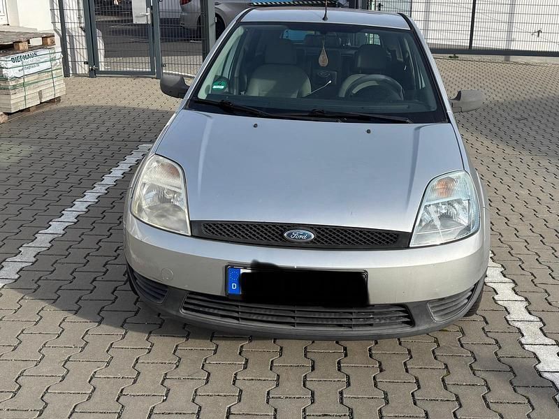 Gebraucht Ford Fiesta 60 PS (44 kW) 2003 Silber Kleinwagen