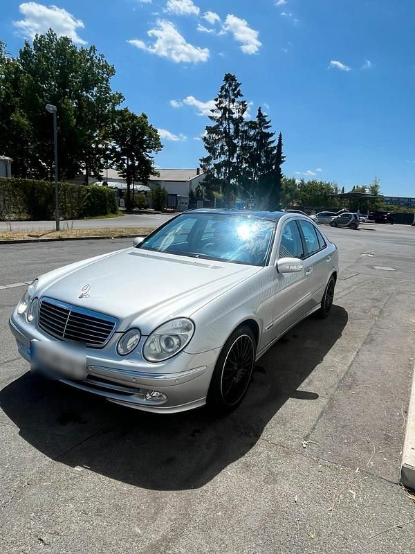 Second-hand Mercedes E320 224 CP (164 kW) 2002 Argintiu Berlinǎ