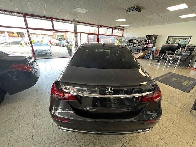 Gebraucht Mercedes E220 200 PS (147 kW) 2022 Grafitgrau  metalliclack Limousine