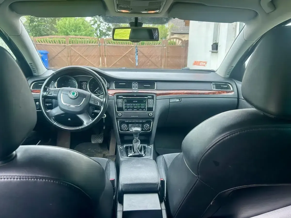 Gebraucht Skoda Superb 200 PS (147 kW) 2010 Schwarz Kombi