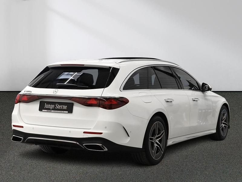 Gebraucht Mercedes E300 AMG 204 PS (150 kW) 2024 Weiß Limousine