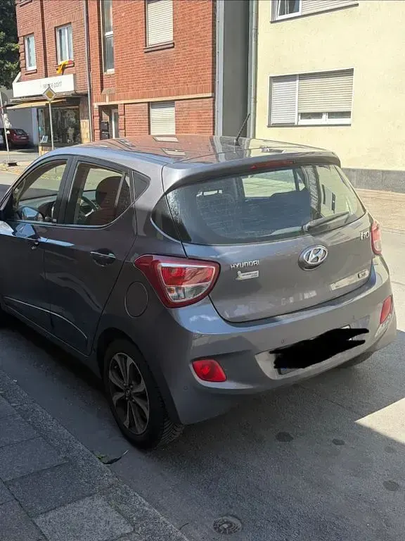 Gebraucht Hyundai i10 Edition 87 PS (63 kW) 2014 Grau Kleinwagen