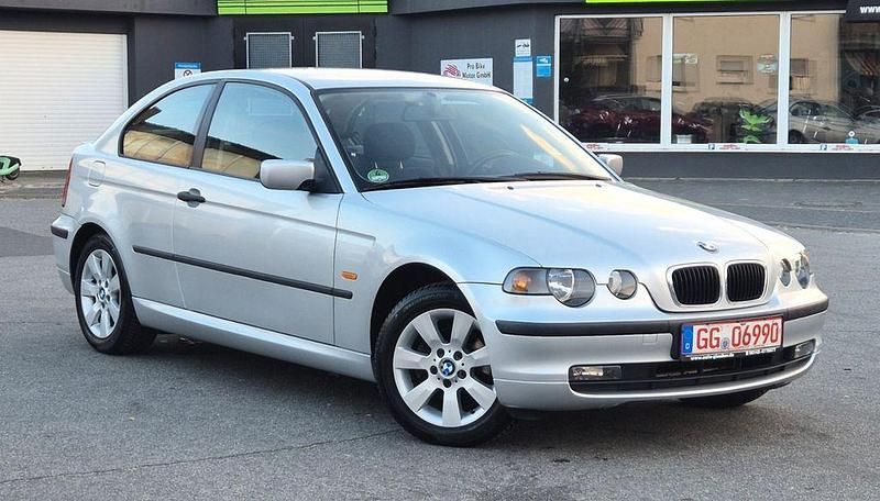 Titansilber metallic Gebraucht 2004 BMW 316 Compact Lifestyle Kleinwagen | 2.999 € (Etwas zu teuer) - Bild 1/4