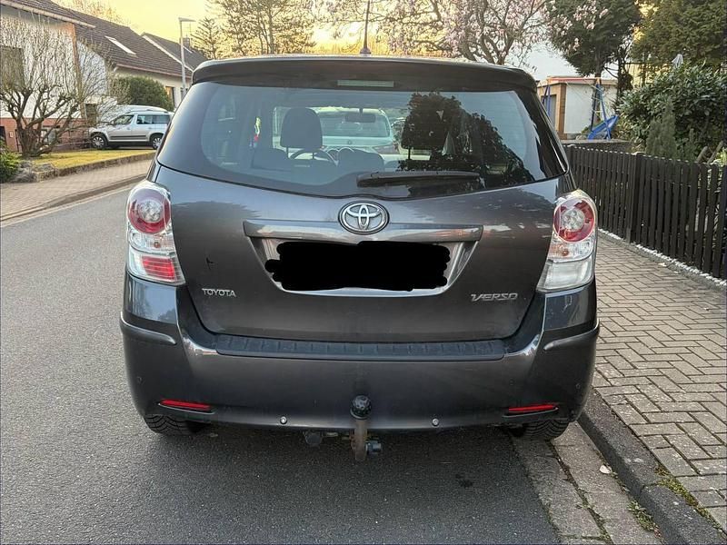 Gebraucht Toyota Verso 126 PS (92 kW) 2012 Grau Van / Kleinbus