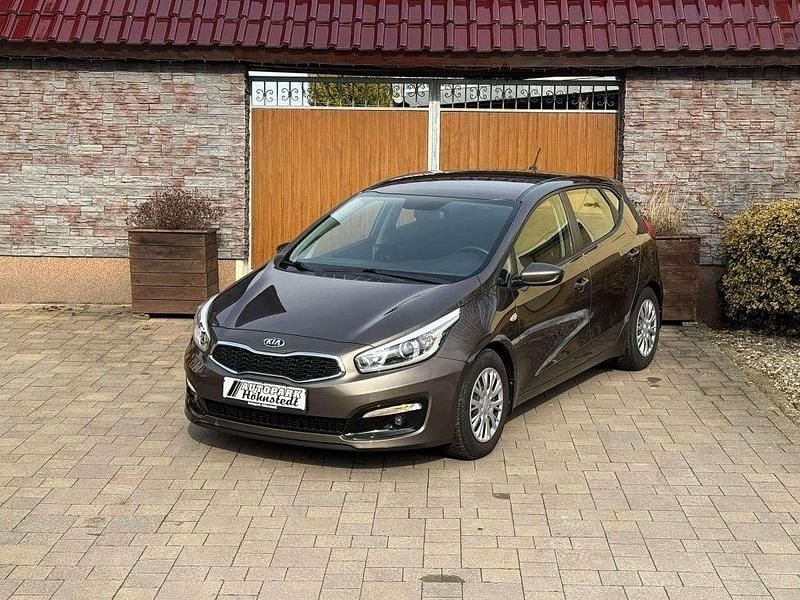 Gebraucht Kia Ceed Attract 99 PS (72 kW) 2016 Beige Kleinwagen