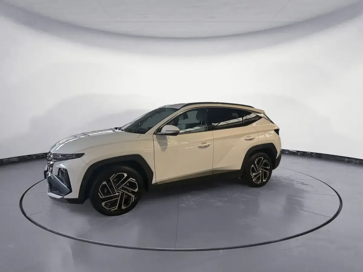 Gebraucht Hyundai Tucson 136 PS (100 kW) 2025 Serenity white SUV