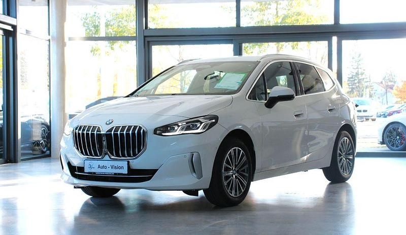 Gebraucht BMW 220 Active Tourer Luxury Line 170 PS (125 kW) 2022 Weiß Van / Kleinbus