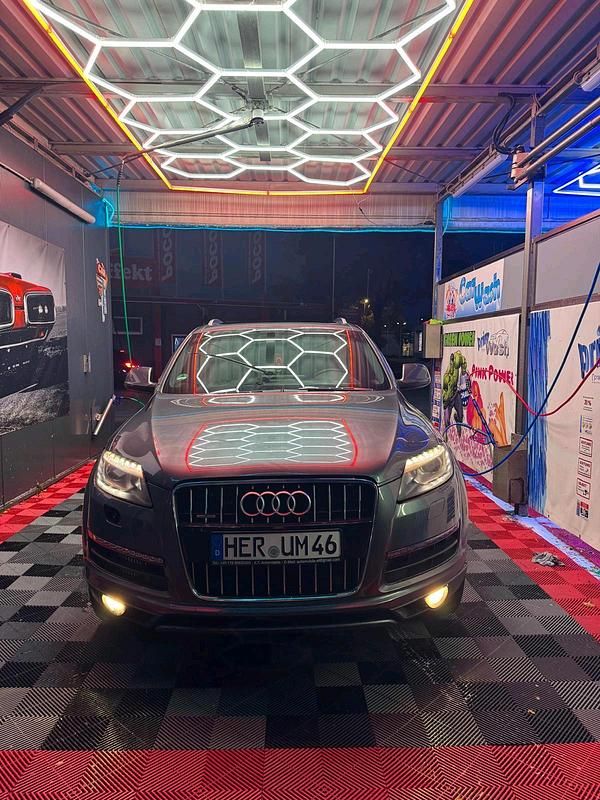 Grau Gebraucht 2012 Audi Q7 SUV | 14.250 € (Guter Preis) - Bild 1/4