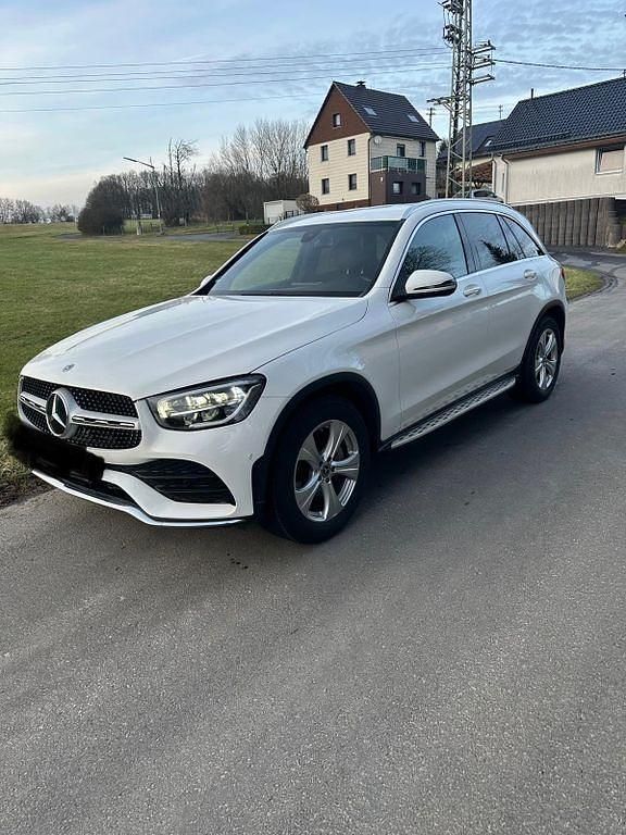 Gebraucht Mercedes GLC200 AMG line 197 PS (144 kW) 2021 Weiß SUV