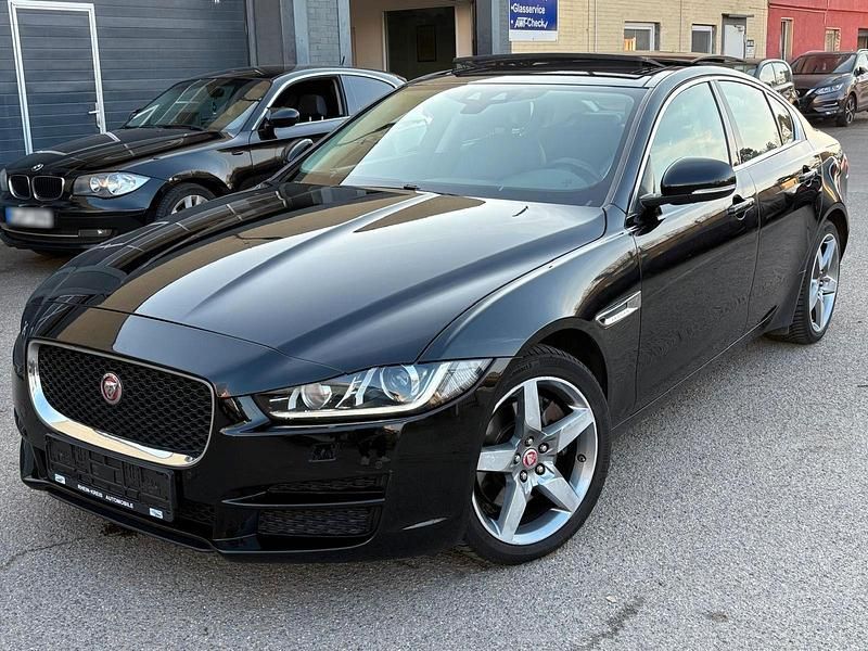 Gebraucht Jaguar XE Pure 179 PS (131 kW) 2016 Schwarz Limousine