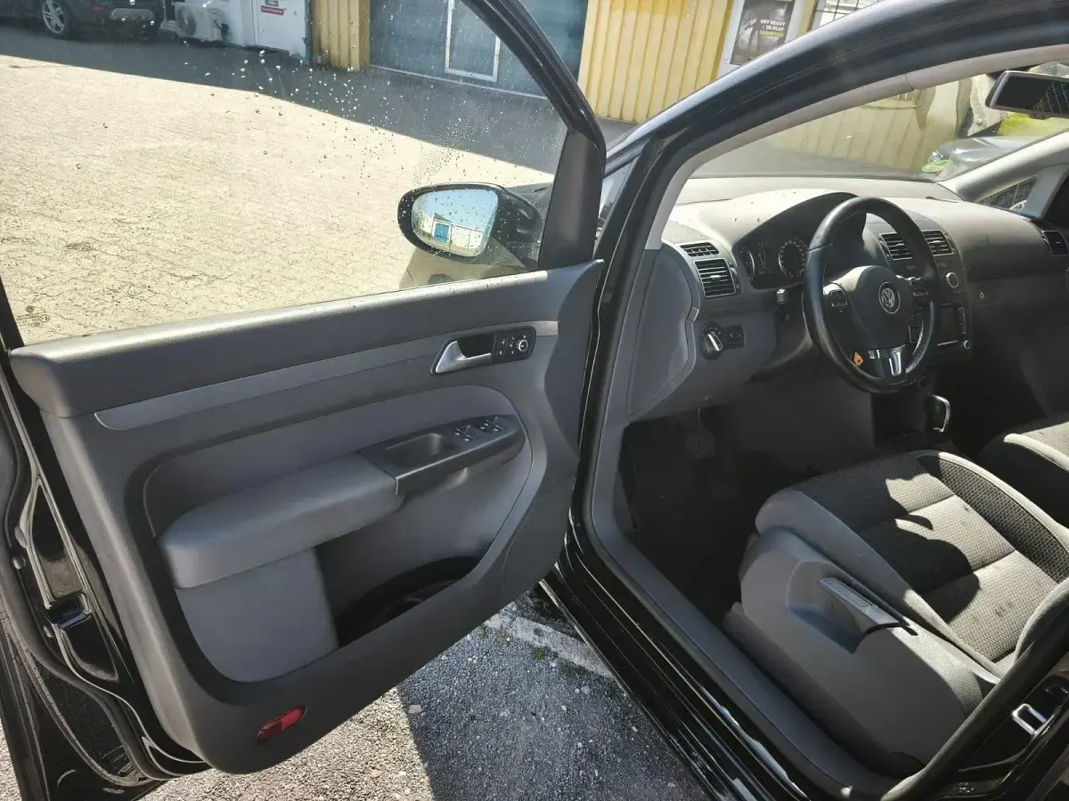 Gebraucht VW Touran 105 PS (77 kW) 2015 Schwarz Van / Kleinbus