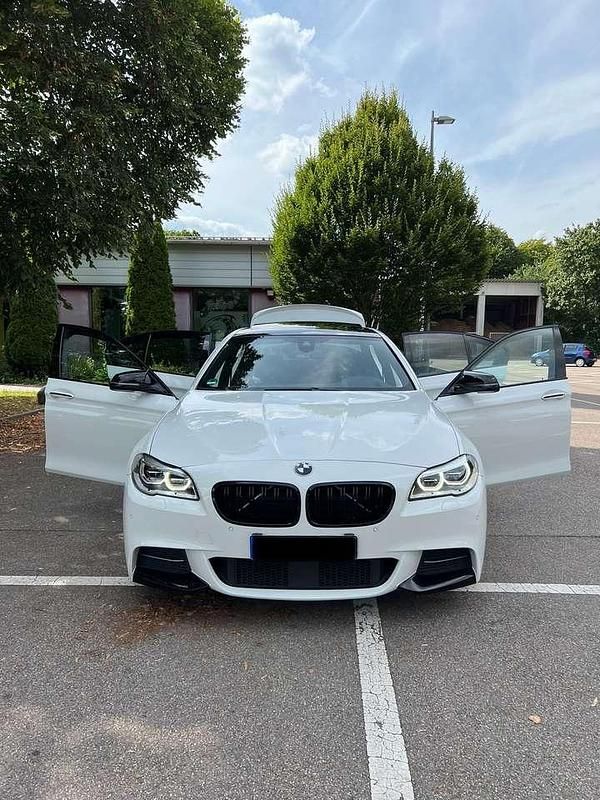 Weiß Gebraucht 2016 BMW 530 M Performance Limousine | 24.599 € (Fairer Preis) - Bild 1/4