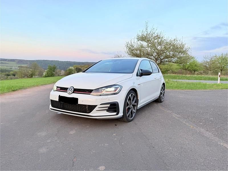 Weiß Gebraucht 2018 VW Golf VII GTI Limousine | 17.800 € (Guter Preis) - Bild 1/4