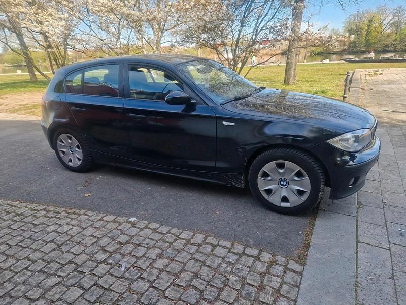 Gebraucht BMW 116 105 PS (77 kW) 2006 Schwarz Kleinwagen