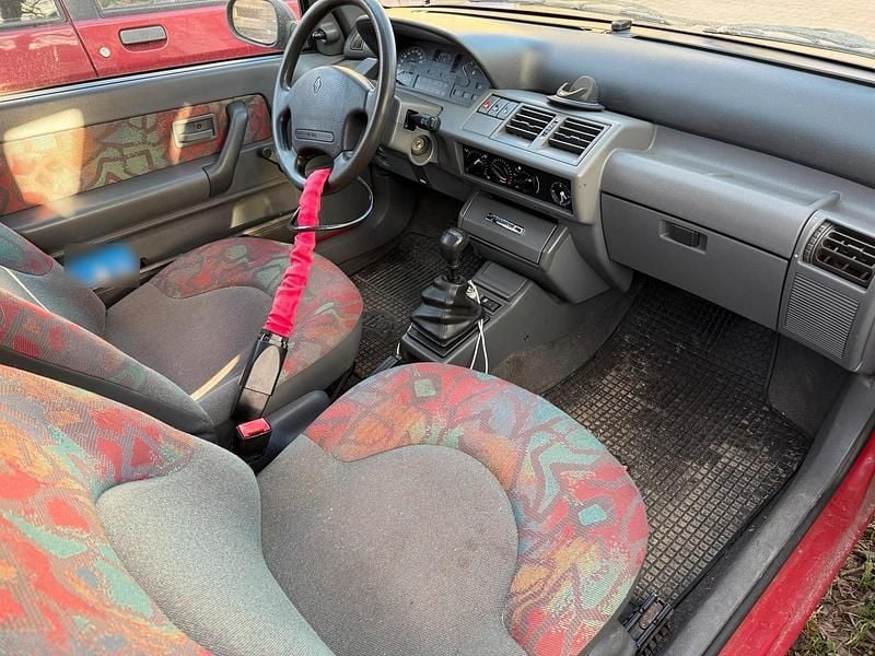 Gebraucht Renault Clio 54 PS (39 kW) 1996 Rot Kleinwagen