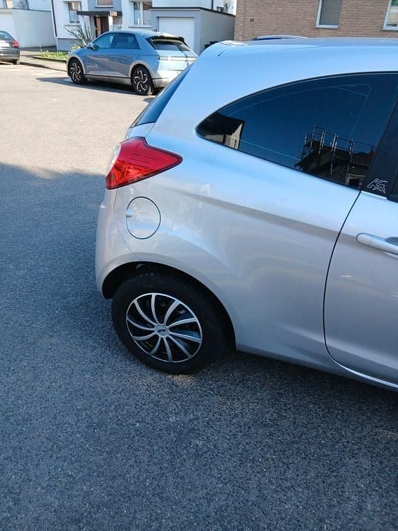 Gebraucht Ford Ka Titanium 69 PS (50 kW) 2010 Silber Kleinwagen