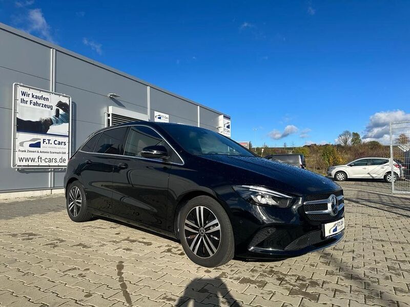 Schwarz Gebraucht 2022 Mercedes B200 Progressive Van / Kleinbus | 32.190 € (Teuer) - Bild 1/4