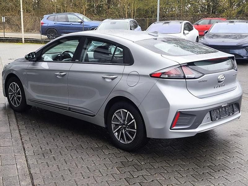 Gebraucht Hyundai Ioniq Trend 100 kW (136 PS) 2022 Typhoon silver / met Kleinwagen