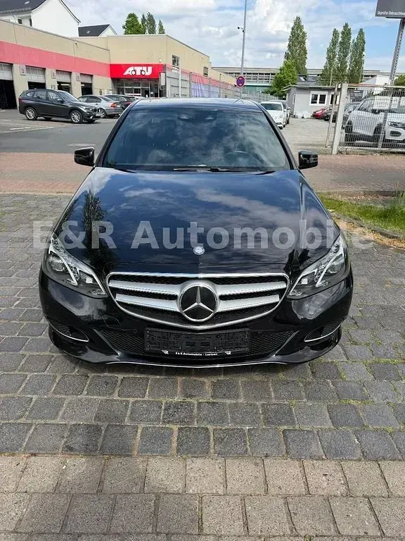 Gebraucht Mercedes E250 211 PS (155 kW) 2014 Schwarz Limousine