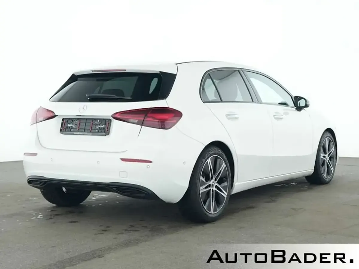 Gebraucht Mercedes A200 Advanced Plus 163 PS (119 kW) 2025 149 unilack polarweiß Limousine