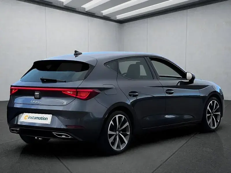 Używany Seat Leon FR 150 KM (110 kW) 2022 Szary Hatchback