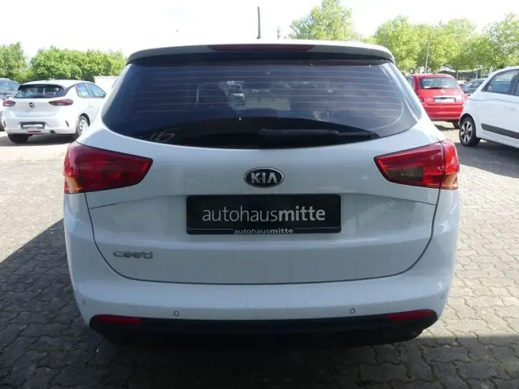 Gebraucht Kia Ceed 99 PS (72 kW) 2012 Casa white Kleinwagen