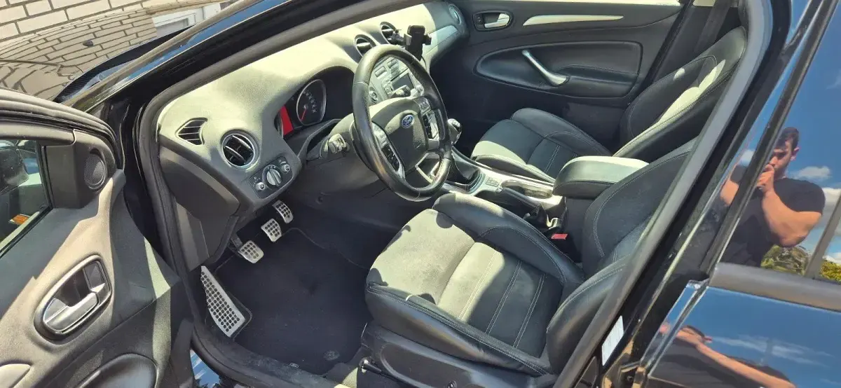 Gebraucht Ford Mondeo 145 PS (106 kW) 2010 Schwarz Kombi