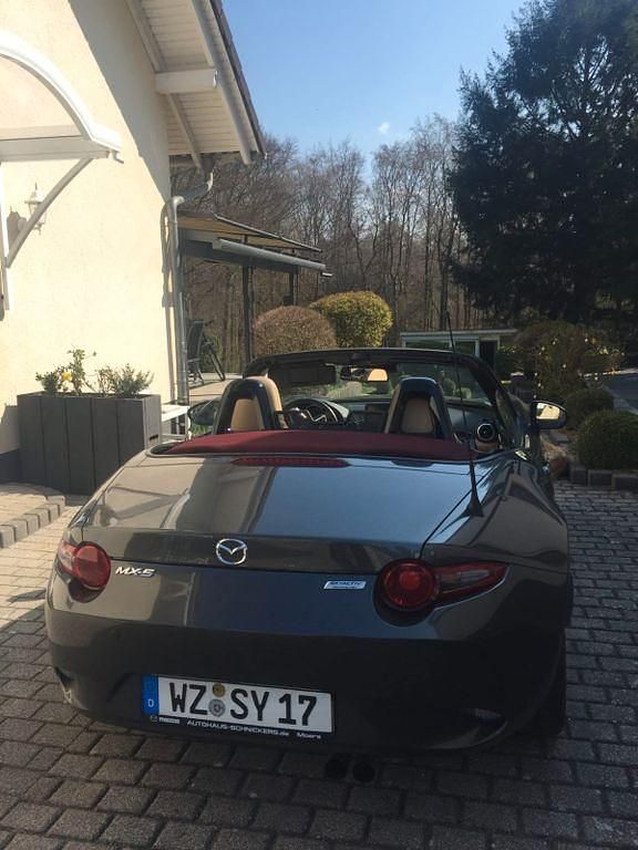 Grau Gebraucht 2018 Mazda MX5 Cabrio | 20.900 € (Fairer Preis) - Bild 1/4