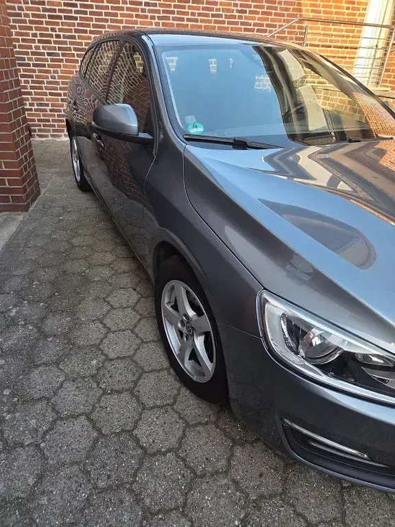 Gebraucht Volvo V60 Kinetic 150 PS (110 kW) 2016 Grau Kombi