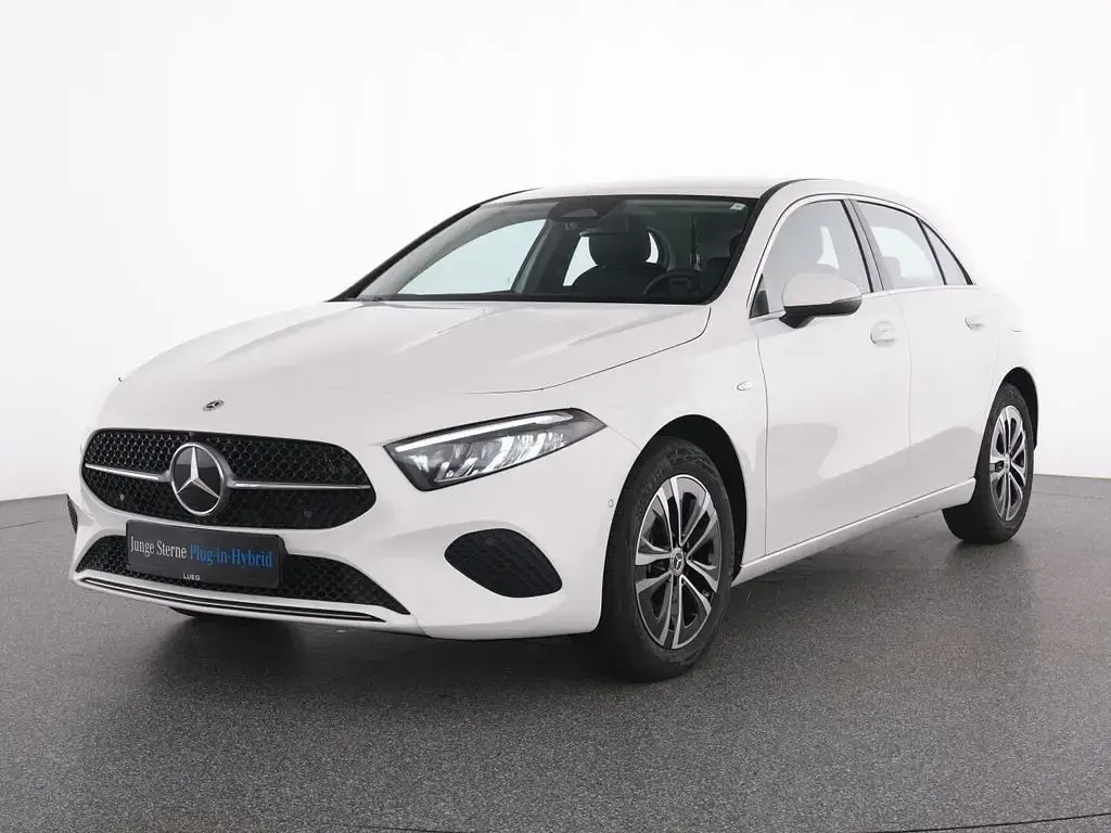 Gebraucht Mercedes A250 Progressive 218 PS (160 kW) 2025 Weiß Limousine